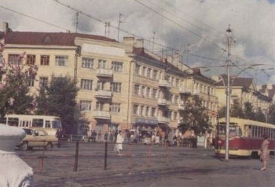 Вагон РВЗ-6 на перекрестке ул.Клюквина и пр-та Ленина